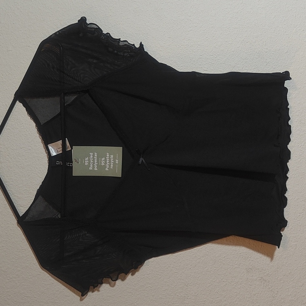 NWT Divided sheer sleeve top sz M